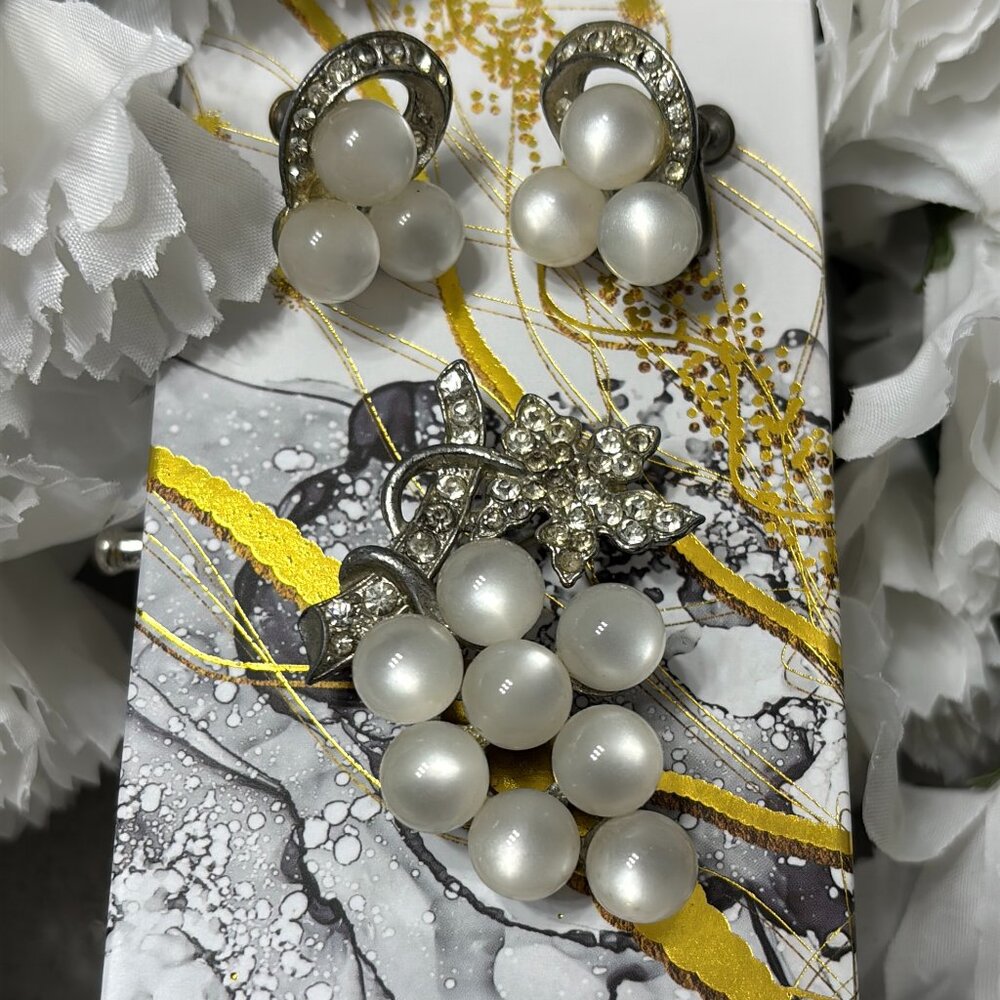 CORO 1940s MOONSTONE GRAPEVINE BROOCH & CLIP EARRINGS